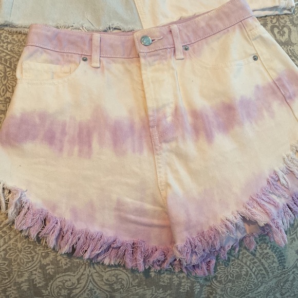 Denim duo shorts and skirt (Levi)  with frayed bottoms. - Picture 2 of 8
